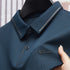 Camisa Polo Fontaine da Oron Store em fundo branco. Modelo masculino de verão 2025 com gola clássica e mangas curtas, disponível nas cores bege, verde, vermelho, azul e preto. Confeccionada em tecido leve de algodão e poliéster, ideal para adultos que buscam estilo e conforto em dias quentes. Roupa casual moderna com caimento ajustado, disponível nos tamanhos PP ao G1.