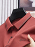 Camisa Polo Fontaine da Oron Store em fundo branco. Modelo masculino de verão 2025 com gola clássica e mangas curtas, disponível nas cores bege, verde, vermelho, azul e preto. Confeccionada em tecido leve de algodão e poliéster, ideal para adultos que buscam estilo e conforto em dias quentes. Roupa casual moderna com caimento ajustado, disponível nos tamanhos PP ao G1.