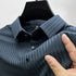 imagem da Camisa Polo Simon da Oron Store em fundo branco. Modelo masculino de verão 2025, disponível nas cores azul, preto, verde e bege, com gola clássica e mangas curtas. Confeccionada em tecido leve de algodão e poliéster, ideal para adultos que valorizam conforto e elegância. Roupa casual masculina moderna, com caimento ajustado e toque suave.