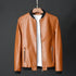 Jaqueta Masculina Bomber Eclipse em fundo branco, modelo exibido nas cores preto, azul e bege. Jaqueta de inverno 2025 com estilo moderno e urbano, confeccionada em tecido de alta resistência. Possui bolsos frontais, mangas longas e corte bomber, ideal para os dias frios. Roupa de frio masculina confortável e sofisticada, disponível nos tamanhos P ao G2.
