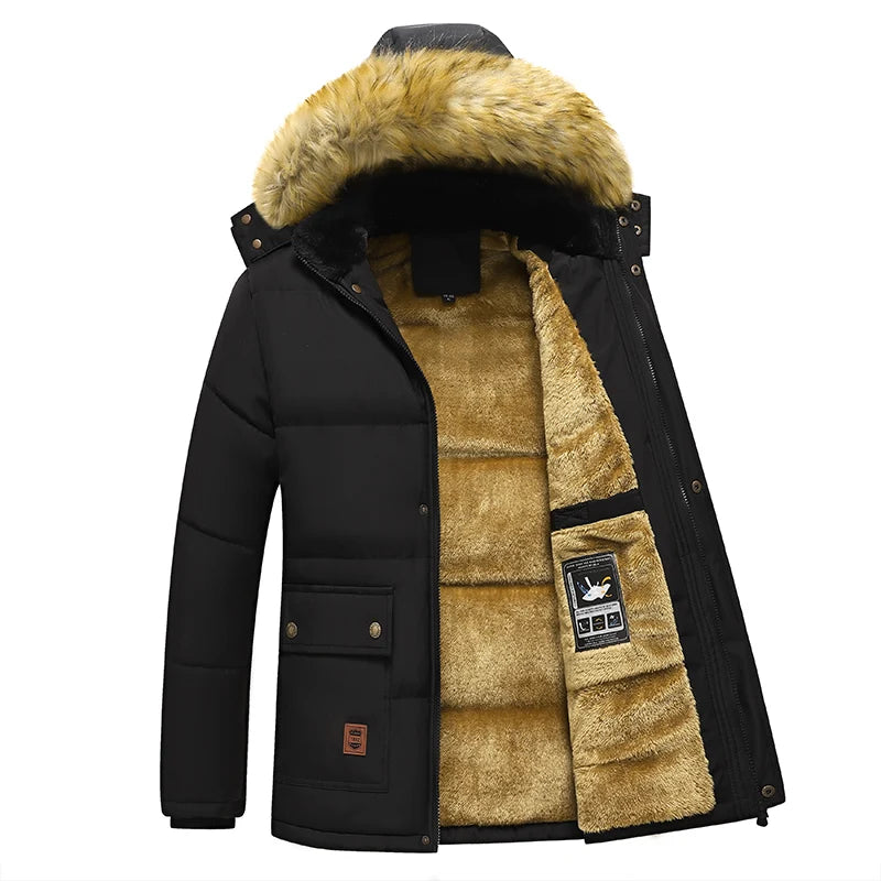 Jaqueta Masculina Forrada Artic da Oron Store em fundo branco. Jaqueta de inverno 2025 com tecido térmico em poliéster e lã, ideal para dias frios. Modelo com capuz, mangas longas e bolsos frontais, disponível nas cores azul e preto, nos tamanhos P ao G2. Roupa de frio masculina para adultos com design funcional e moderno.