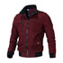 Jaqueta Masculina Inverno Fiorinni da Oron Store em fundo branco. Casaco estilo bomber confeccionado em poliéster, com mangas longas, bolsos frontais e capuz funcional. Disponível nas cores branco, verde, vermelho, preto e azul, nos tamanhos P ao G1. Jaqueta masculina confortável e moderna, ideal para dias frios e para compor looks casuais na moda inverno 2025.