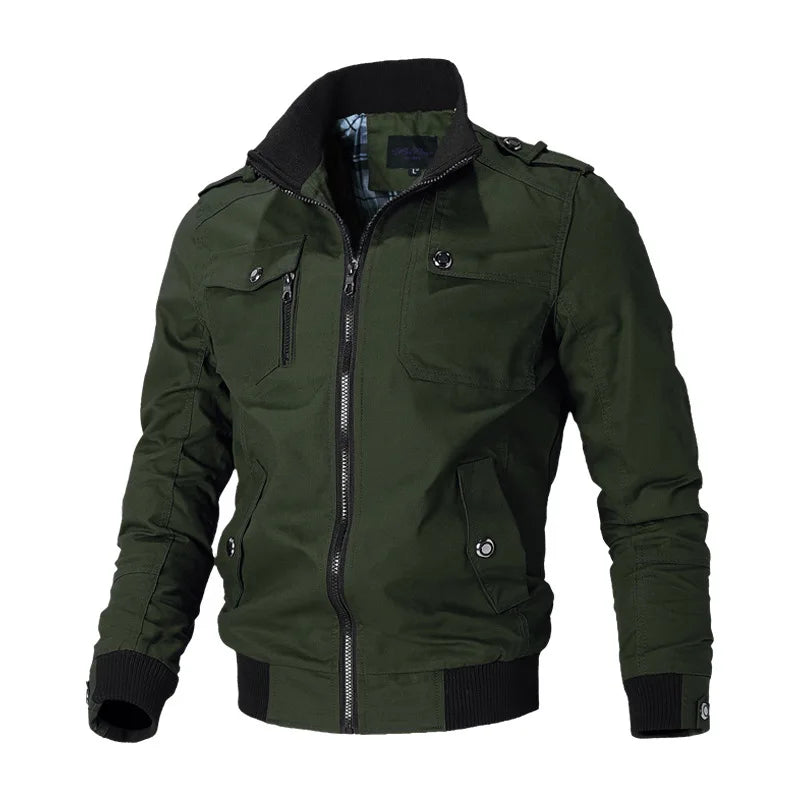 Jaqueta Masculina Inverno Fiorinni da Oron Store em fundo branco. Casaco estilo bomber confeccionado em poliéster, com mangas longas, bolsos frontais e capuz funcional. Disponível nas cores branco, verde, vermelho, preto e azul, nos tamanhos P ao G1. Jaqueta masculina confortável e moderna, ideal para dias frios e para compor looks casuais na moda inverno 2025.